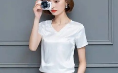 女性乳液开襟狂飙